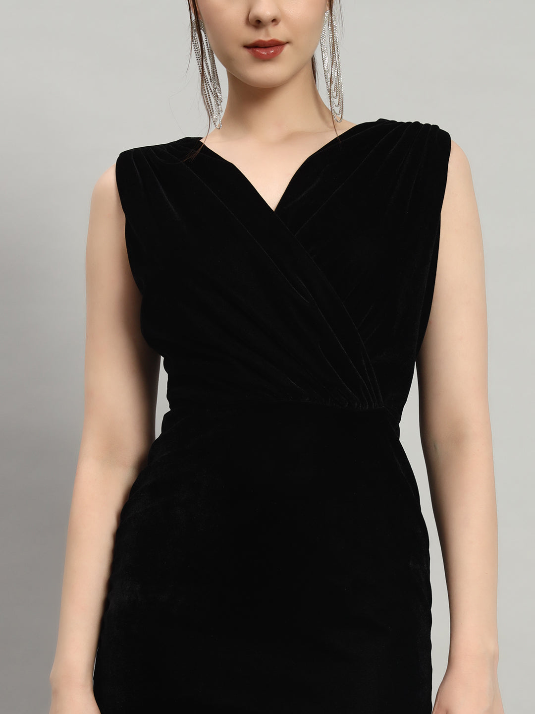 Deep V-Neck Shiny Velvet Sleeveless Party Dress Black